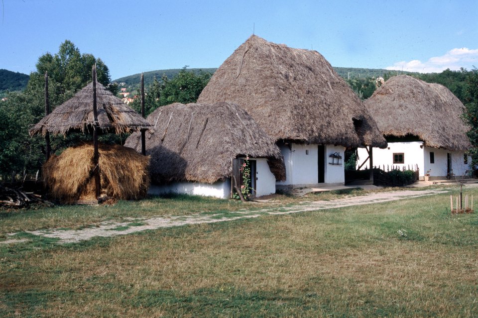 Ουγγαρία: Δήμαρχος έβαλε αγγελία και νοικιάζει το χωριό του για 700 ευρώ την ημέρα [εικόνες]  | iefimerida.gr 3