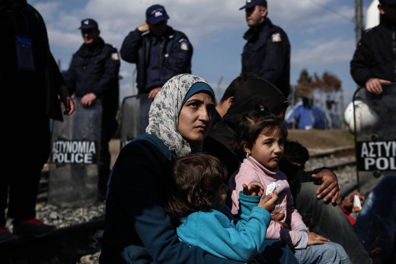 Ειδομένη: Πώς μοιράζεται το «μαγικό» χαρτάκι που χαρίζει την είσοδο στα Σκόπια [εικόνες] | iefimerida.gr 0