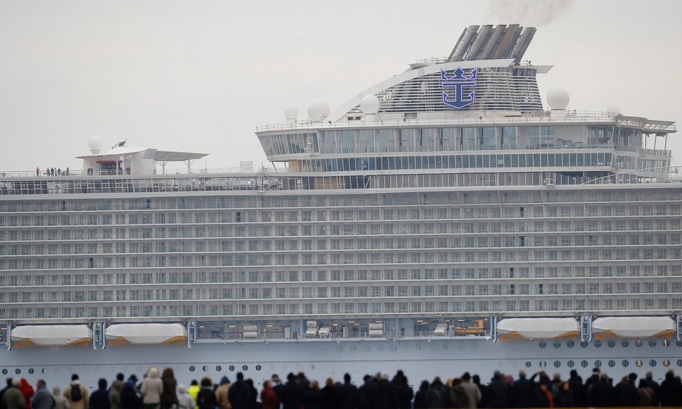 Το μεγαλύτερο κρουαζιερόπλοιο του κόσμου κάνει το παρθενικό του ταξίδι -Πλωτή πολιτεία [εικόνες] | iefimerida.gr 1