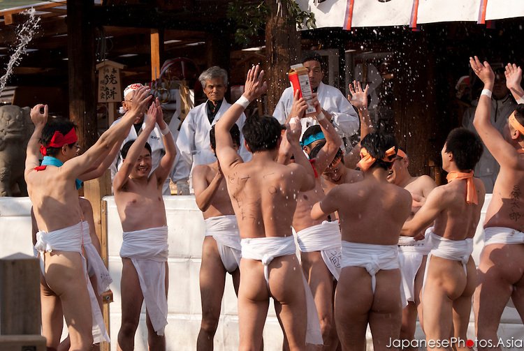 Γυμνοί στους δρόμους τρέχουν οι Γιαπωνέζοι [εικόνες] | iefimerida.gr 8