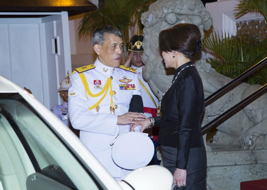 Ταϊλάνδη: 150.000 πολίτες στους δρόμους, ντυμένοι στα μαύρα, θρηνούν τον βασιλιά [εικόνες] | iefimerida.gr 5