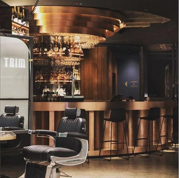 Σ' αυτό το κομμωτήριο θα πιεις το ποτό σου και θα φας και... γκουρμεδιές [εικόνες] | iefimerida.gr 5