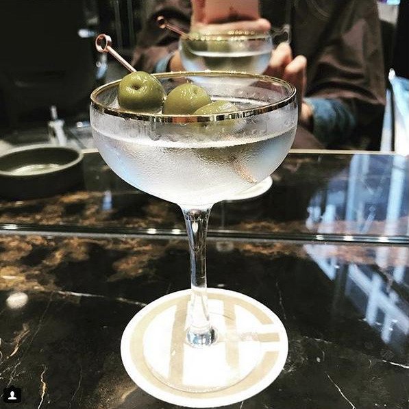 Σ' αυτό το κομμωτήριο θα πιεις το ποτό σου και θα φας και... γκουρμεδιές [εικόνες] | iefimerida.gr 3