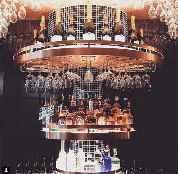 Σ' αυτό το κομμωτήριο θα πιεις το ποτό σου και θα φας και... γκουρμεδιές [εικόνες] | iefimerida.gr 0