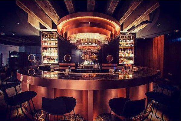 Σ' αυτό το κομμωτήριο θα πιεις το ποτό σου και θα φας και... γκουρμεδιές [εικόνες] | iefimerida.gr 2