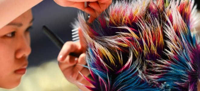 Κι όμως, υπάρχει παγκόσμιο πρωτάθλημα κομμωτικής -Τόνοι λακ, πολύχρωμες τρέσες και οι τάσεις επί κεφαλής [εικόνες]   | iefimerida.gr 1