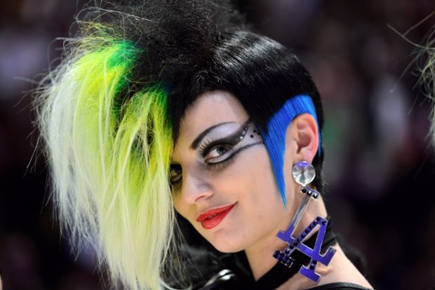 Κι όμως, υπάρχει παγκόσμιο πρωτάθλημα κομμωτικής -Τόνοι λακ, πολύχρωμες τρέσες και οι τάσεις επί κεφαλής [εικόνες]   | iefimerida.gr 6