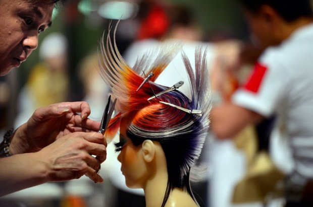Κι όμως, υπάρχει παγκόσμιο πρωτάθλημα κομμωτικής -Τόνοι λακ, πολύχρωμες τρέσες και οι τάσεις επί κεφαλής [εικόνες]   | iefimerida.gr 9