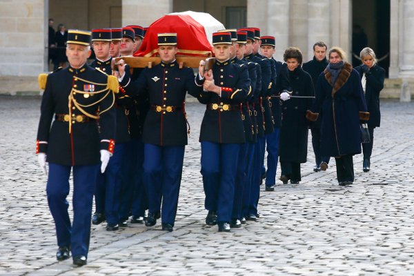 Mακρόν για Χαλιντέι: Χάσαμε ένα μέλος της οικογένειάς μας [εικόνες] | iefimerida.gr 1