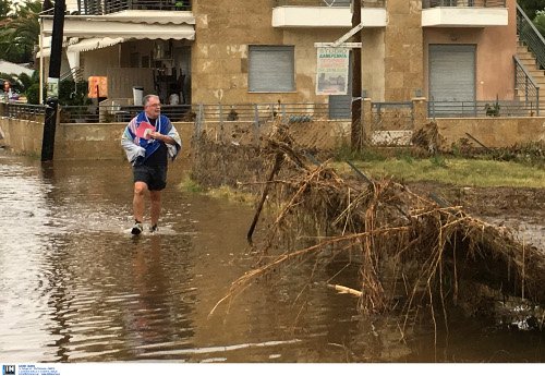 Eικόνες Aποκάλυψης στη Χαλκιδική: Πλημμύρισαν σπίτια, βυθίστηκαν αυτοκίνητα [εικόνες & βίντεο] | iefimerida.gr 5