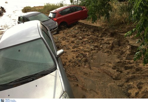 Eικόνες Aποκάλυψης στη Χαλκιδική: Πλημμύρισαν σπίτια, βυθίστηκαν αυτοκίνητα [εικόνες & βίντεο] | iefimerida.gr 7