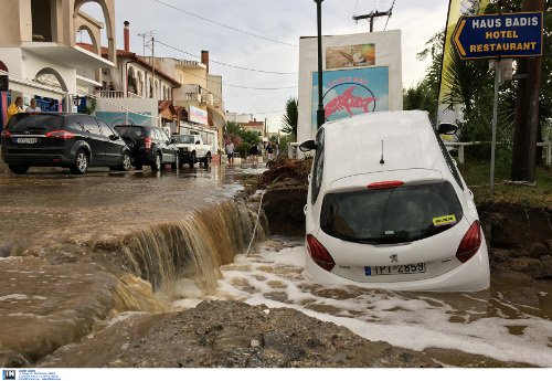 Eικόνες Aποκάλυψης στη Χαλκιδική: Πλημμύρισαν σπίτια, βυθίστηκαν αυτοκίνητα [εικόνες & βίντεο] | iefimerida.gr 11