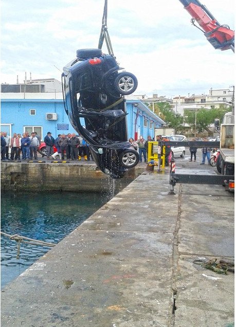Νεκρός 59χρονος στη Χαλκίδα -Επεσε με το αυτοκίνητό του στη θάλασσα | iefimerida.gr 0