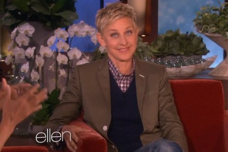 Η Χάλι Μπέρι αναπαριστά στην κάμερα πώς θηλάζει ο γιος της [εικόνες & βίντεο] | iefimerida.gr 3