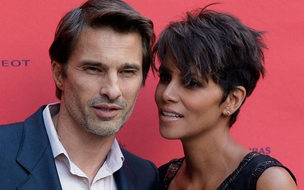 Η Χάλι Μπέρι δείχνει τον πανέμορφο γιο της που της μοιάζει εκπληκτικά [εικόνες] | iefimerida.gr 1