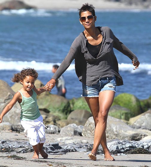 Διάσημες μαμάδες και κόρες φωτογραφίζονται μαζί [εικόνες] | iefimerida.gr 2