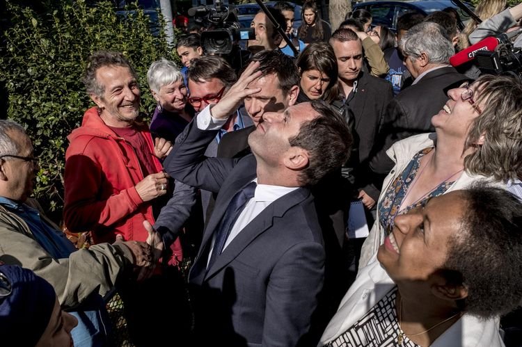 Γαλλία: Ο Φιγιόν πλησιάζει σε ποσοστά την Λεπέν -Μάχη στήθος με στήθος για 4 | iefimerida.gr 1