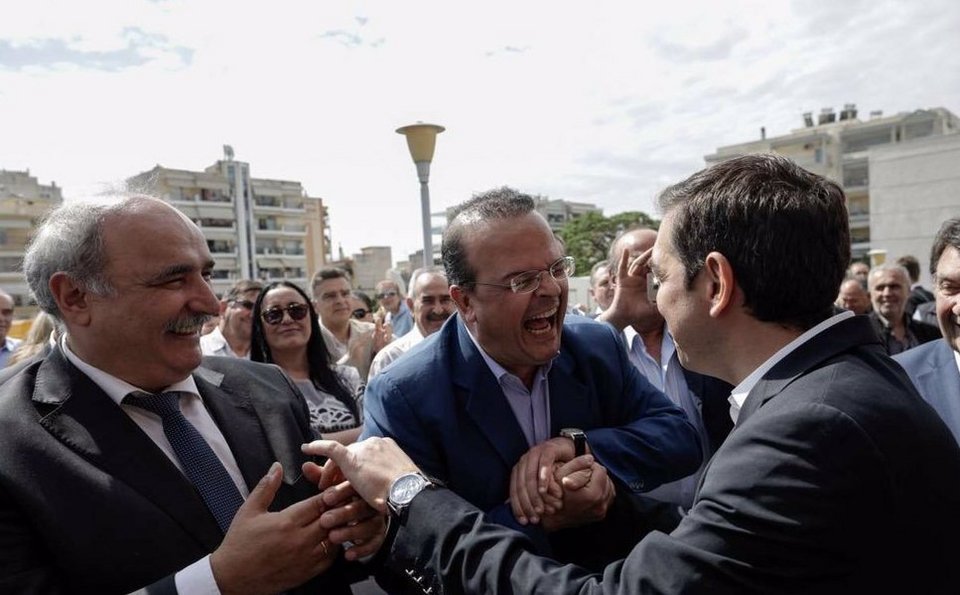 «Στην Αθήνα βλέπεις μόνο χαμογελαστά πρόσωπα» -Το Twitter γέλασε με την ατάκα Τσίπρα [εικόνες] | iefimerida.gr 1