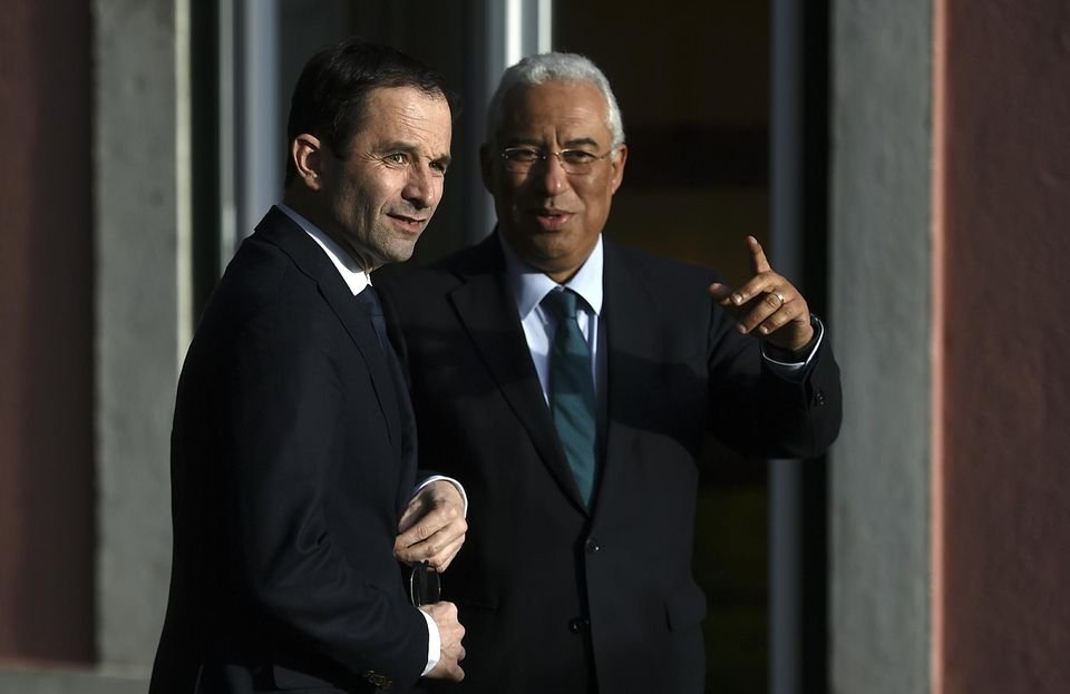 Μπενουά Αμόν: Ο υποψήφιος πρόεδρος έχει σύμβουλο τον Γάλλο Γιάνη Βαρουφάκη [εικόνες]  | iefimerida.gr 0