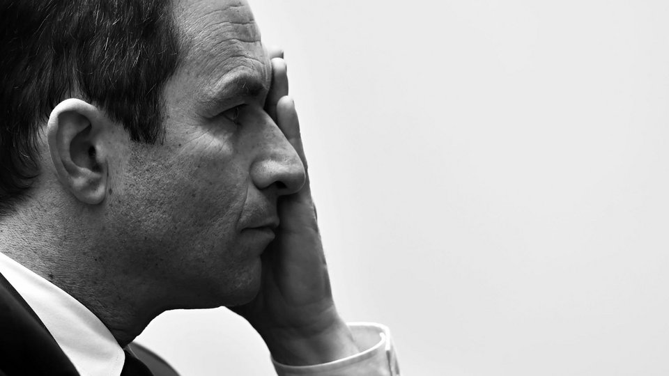 Γαλλία, προεδρικές: Καταρρέει ο σοσιαλιστής Μπενουά Αμόν, κάνει γκάφα στη γκάφα | iefimerida.gr 1
