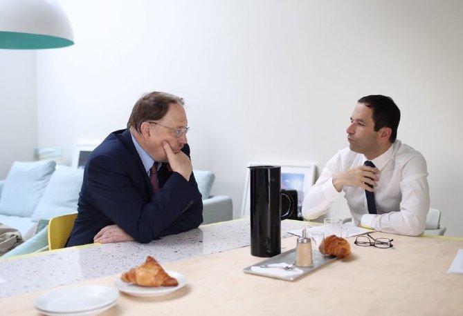 Ο Γκαλμπρέιθ είναι τώρα σύμβουλος του Μπενουά Αμόν -Δείτε τι τον συμβουλεύει | iefimerida.gr 1