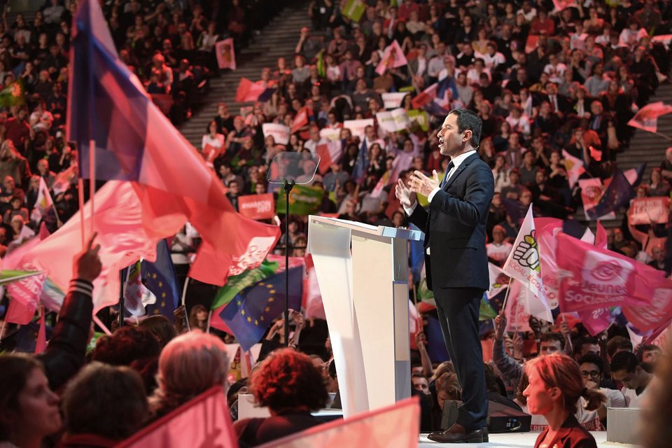 Γαλλία, προεδρικές: Καταρρέει ο σοσιαλιστής Μπενουά Αμόν, κάνει γκάφα στη γκάφα | iefimerida.gr 2