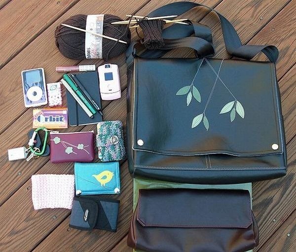 Λύθηκε το μυστήριο: Τι κουβαλάνε οι γυναίκες στην τσάντα τους [εικόνες] | iefimerida.gr 9