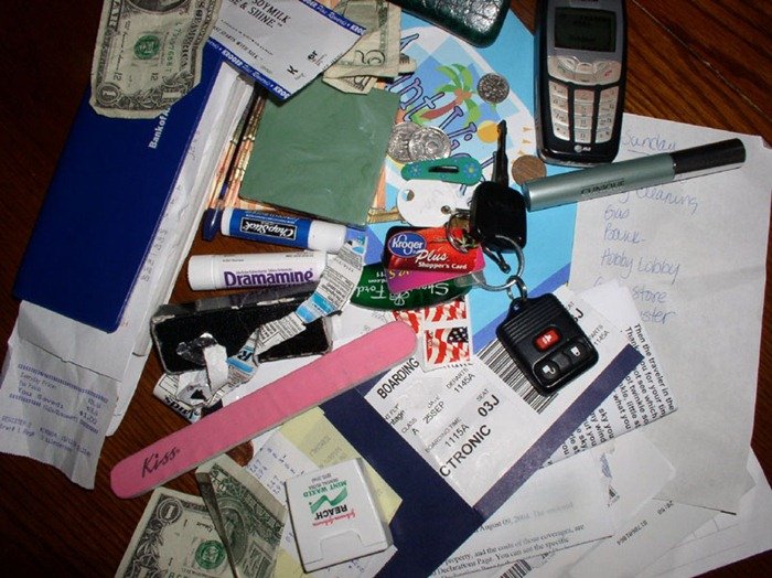 Λύθηκε το μυστήριο: Τι κουβαλάνε οι γυναίκες στην τσάντα τους [εικόνες] | iefimerida.gr 10