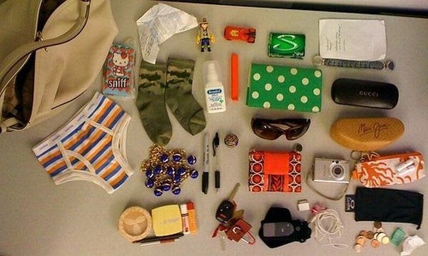 Λύθηκε το μυστήριο: Τι κουβαλάνε οι γυναίκες στην τσάντα τους [εικόνες] | iefimerida.gr 3