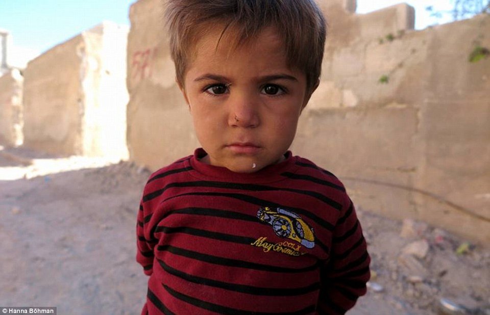 Πανέμορφη Καναδή, πρώην μοντέλο, πολεμάει με τους Κούρδους εναντίον των τζιχαντιστών [εικόνες] | iefimerida.gr 7