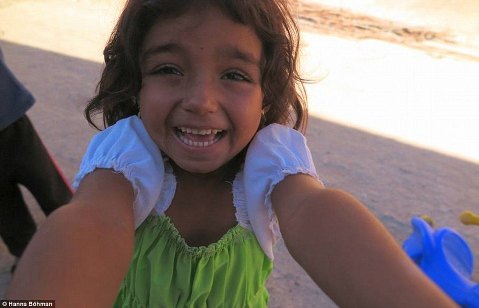 Πανέμορφη Καναδή, πρώην μοντέλο, πολεμάει με τους Κούρδους εναντίον των τζιχαντιστών [εικόνες] | iefimerida.gr 10