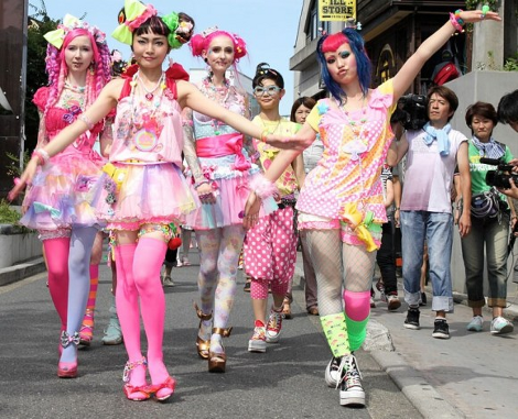 Harajuku: Η πολύχρωμη γειτονιά του Τόκιο που επηρέασε την παγκόσμια μόδα | iefimerida.gr 4