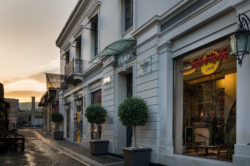 Για όσους δουλεύεται στο κέντρο το Hard Rock Cafe είναι το μαγαζί- στέκι για στάση για ποτό μετά την δουλειά.
