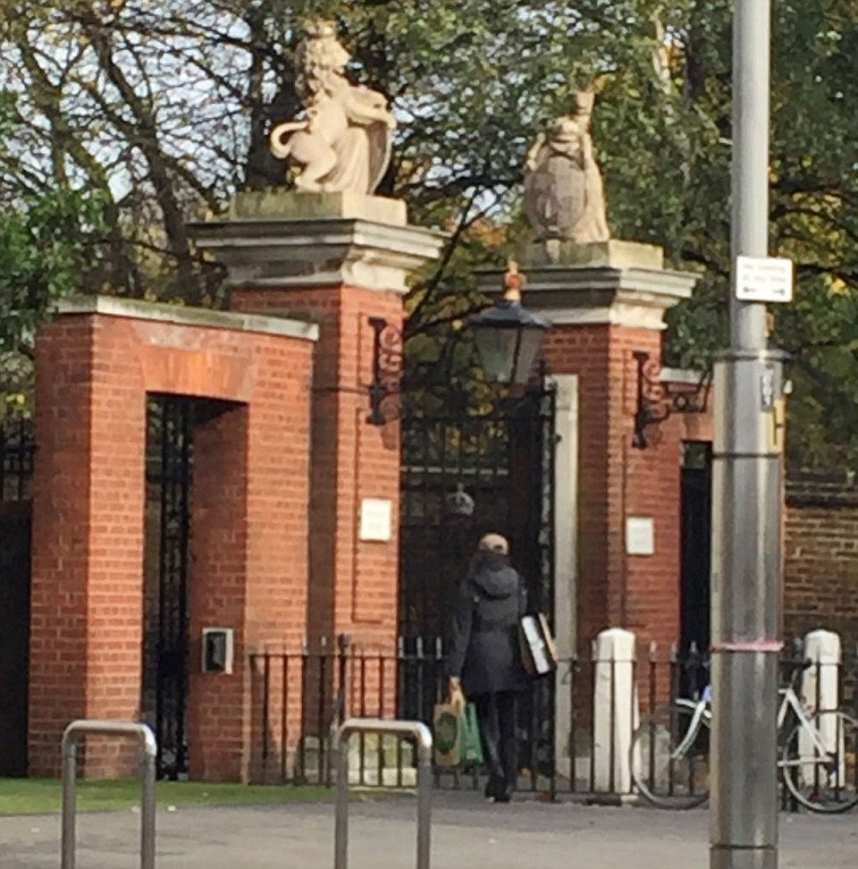 Φωτογραφίες: Η 35χρονη ηθοποιός μένει με τον πρίγκιπα Χάρι στο παλάτι [εικόνες] | iefimerida.gr 1