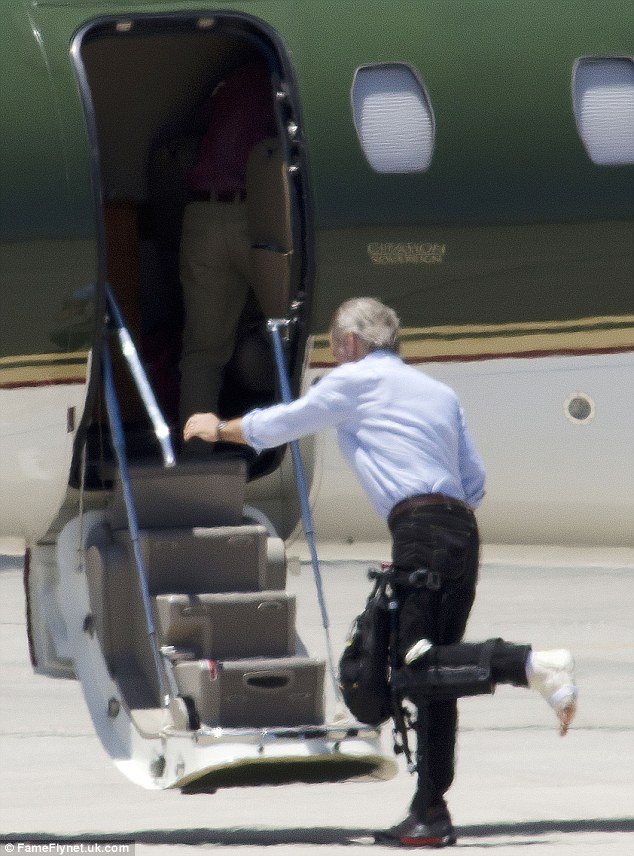 O Χάρισον Φορντ εκπαιδεύεται στο «κουτσό» με την πιο περίεργη πατερίτσα μετά το ατύχημα του [εικόνες] | iefimerida.gr 1