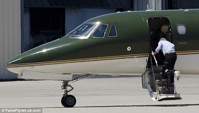 O Χάρισον Φορντ εκπαιδεύεται στο «κουτσό» με την πιο περίεργη πατερίτσα μετά το ατύχημα του [εικόνες] | iefimerida.gr 5