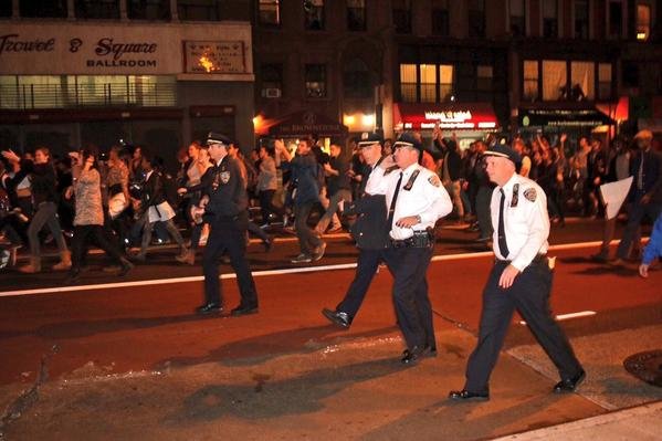 Στις φλόγες οι ΗΠΑ -Χάος μετά την αθώωση του αστυνομικού που σκότωσε τον άοπλο 18χρονο [βίντεο & εικόνες] | iefimerida.gr 12