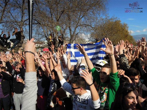 Χιλιάδες Αθηναίοι χόρεψαν στο ρυθμό του Harlem Shake [εικόνες&βίντεο] | iefimerida.gr 0