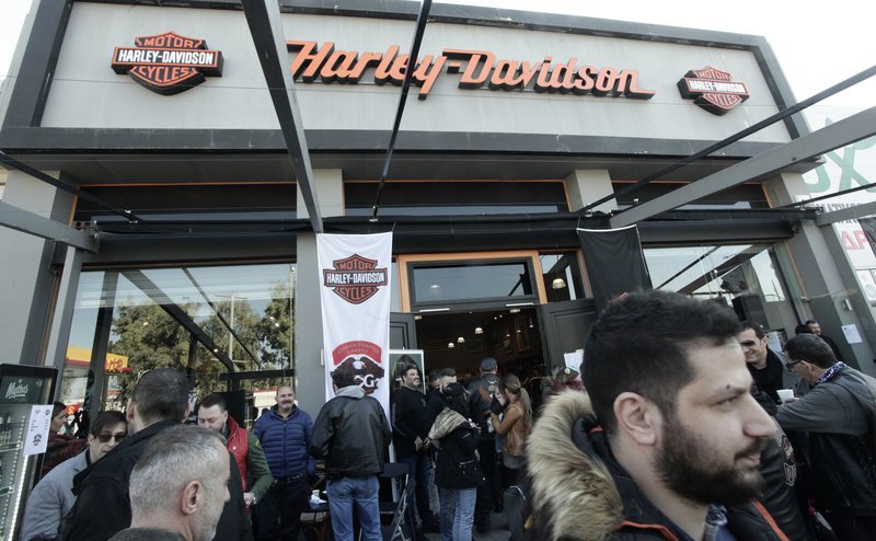 Δερμάτινα μπουφάν και γκάζια -Οσα έγιναν στην κοπή πίτας των φίλων Harley Davidson [εικόνες] | iefimerida.gr 5