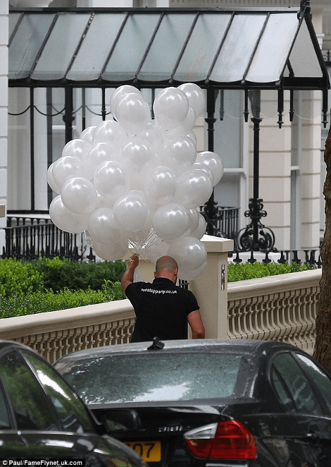 Το κορίτσι του μπαμπά έχει γενέθλια: Η κόρη του Ντέιβιντ Μπέκαμ κλείνει τα 3 και η οικογένεια ετοίμασε μεγάλο πάρτι [εικόνες] | iefimerida.gr 1
