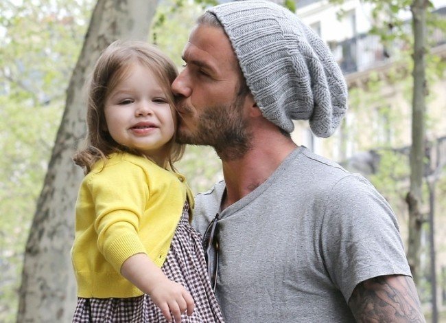 Ιδού η σωσίας της κόρης του Μπέκαμ που έχει βγάλει ήδη 1.500 ευρώ λόγω... ομοιότητας [εικόνες] | iefimerida.gr 0