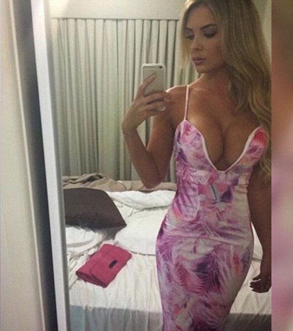 «Κουνελάκι» του Playboy χαστούκισε τον Μπίμπερ -Απλωσε χέρι στο στήθος της [εικόνες] | iefimerida.gr 0