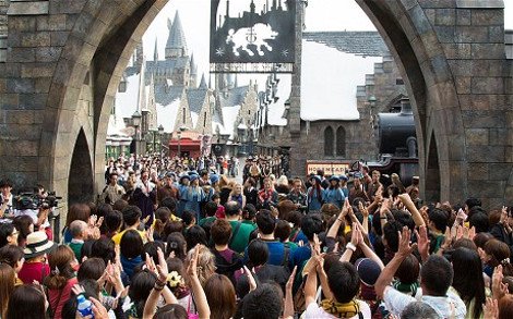 Η μαγεία του Χάρι Πότερ έφτασε και στην Ιαπωνία -Ανοιξε τις πόρτες του το νέο θεματικό πάρκο [εικόνες & βίντεο] | iefimerida.gr 2