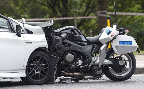 Σε τροχαίο ενεπλάκη ο πρίγκιπας Χάρι: Αναίσθητος ο ένας οδηγός -Νόμιζαν ότι ήταν τρομοκρατική επίθεση [εικόνες] | iefimerida.gr 0