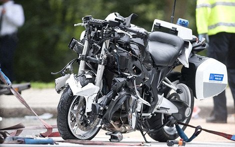 Σε τροχαίο ενεπλάκη ο πρίγκιπας Χάρι: Αναίσθητος ο ένας οδηγός -Νόμιζαν ότι ήταν τρομοκρατική επίθεση [εικόνες] | iefimerida.gr 3