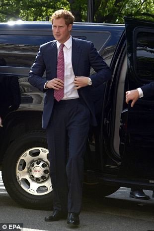 Ο Πρίγκιπας Χάρι στο Λευκό Οίκο – «Εκλεψε» τις καρδιές του γυναικείου προσωπικού [εικόνες] | iefimerida.gr 10