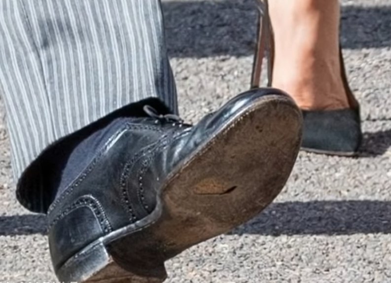 Ρεζίλι: Ο πρίγκιπας Χάρι πήγε στον γάμο του κολλητού του με... τρύπια παπούτσια [εικόνες] | iefimerida.gr 1