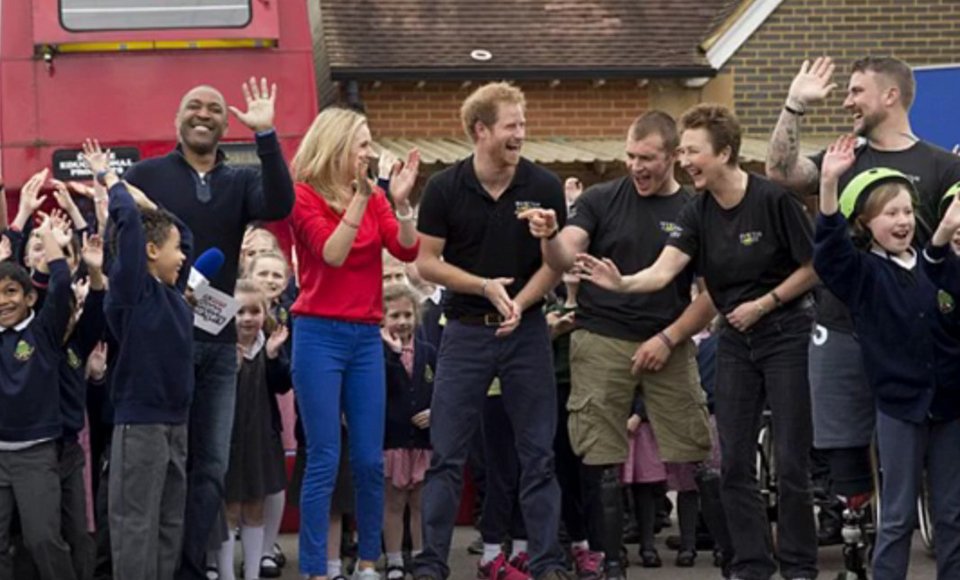 Η επική απάντηση του πρίγκιπα Χάρι όταν τον ρώτησαν αν θα γίνει ποτέ βασιλιάς [εικόνες & βίντεο] | iefimerida.gr 0