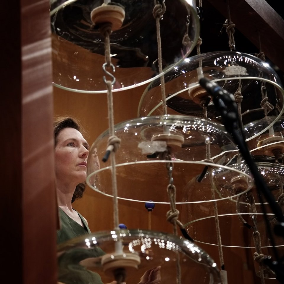 Συναυλία με όργανα που δεν έχεις ξαναδεί και η συναρπαστική ιστορία του δημιουργού τους [εικόνες]  | iefimerida.gr 5