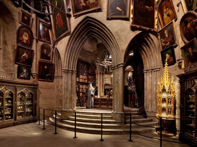 Ολοι μπορούν να νιώσουν πρωταγωνιστές -Σκηνικά γνωστών ταινιών στα οποία μπορεί ο καθένας να κάνει βόλτα [εικόνες] | iefimerida.gr 3